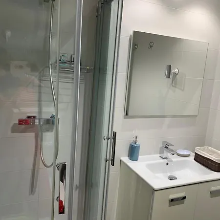 Avell 2hpool Apartment