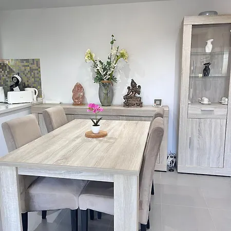 Avell 2hpool Apartment *